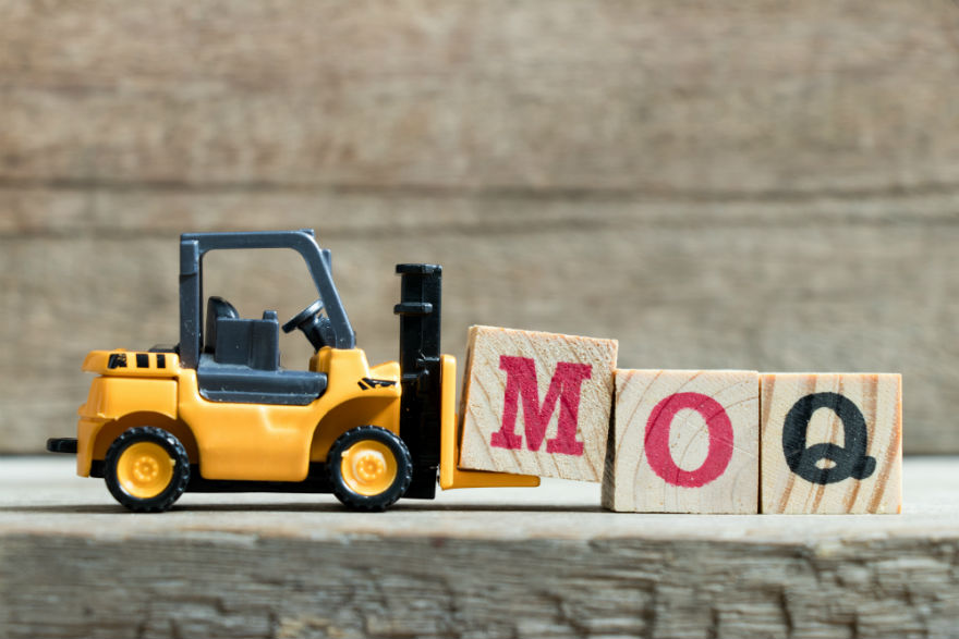 MOQ là gì? Khái niệm số lượng đặt hàng tối thiểu trong sản xuất.